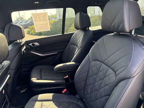 Used 2024 BMW X7 xDrive40i w/ M Sport Package AWD/4WD image 29