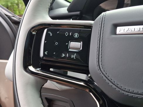 Used 2026 Land Rover Range Rover Velar S AWD/4WD image 19