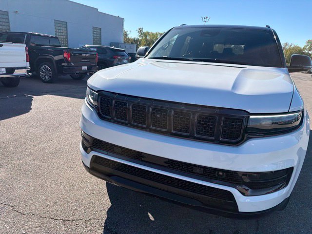 Used 2024 Jeep Grand Wagoneer Series II Obsidian w/ Quick Order Packagew 28T AWD/4WD image 4