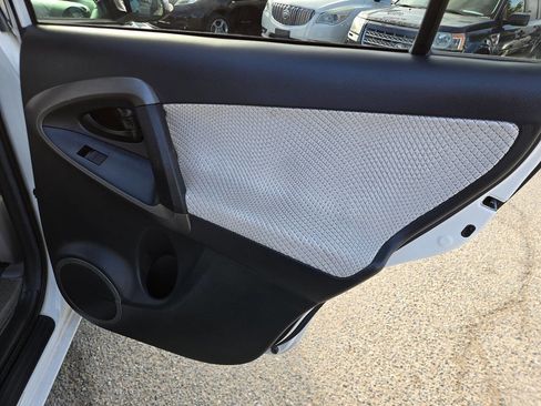 Used 2012 Toyota RAV4 EV image 27