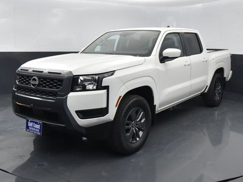 Certified 2025 Nissan Frontier SV image 1