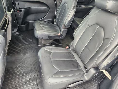 Used 2020 Chrysler Pacifica Touring-L Plus image 13