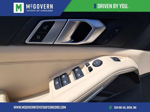 Used 2022 BMW X5 xDrive45e w/ Premium Package AWD/4WD image 16