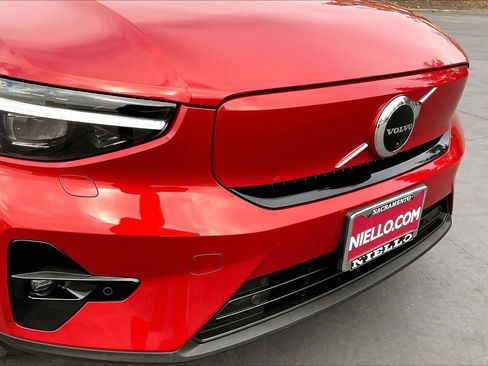 Used 2023 Volvo C40 P8 Recharge Ultimate w/ Protection Package Premier image 33