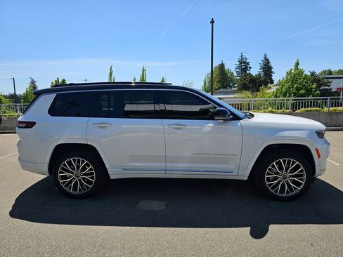 Used 2025 Jeep Grand Cherokee L Summit AWD/4WD image 6
