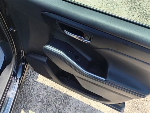 Used 2022 Toyota Highlander XLE image 12