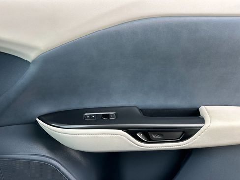 Used 2023 Lexus RZ 450e Premium image 19