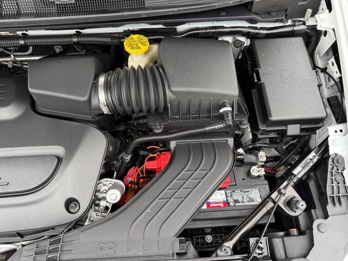 Used 2020 Chrysler Pacifica Touring-L FWD image 13