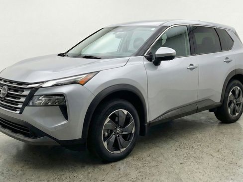 Used 2025 Nissan Rogue SV FWD image 3