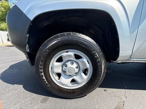Used 2022 Toyota Tacoma SR AWD/4WD image 10