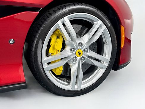 Used 2019 Ferrari Portofino RWD image 55