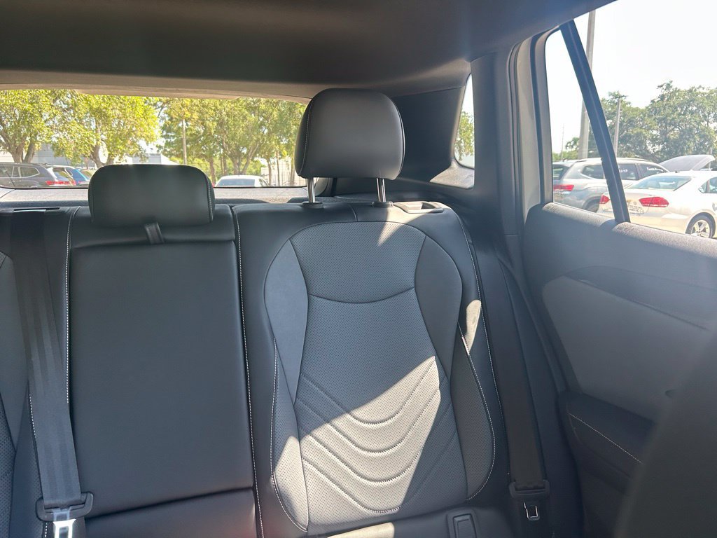 New 2026 Volkswagen Tiguan SE R-Line FWD image 14