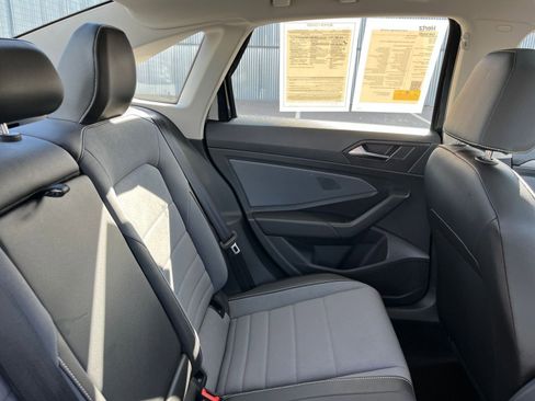 Used 2025 Volkswagen Jetta SE image 36