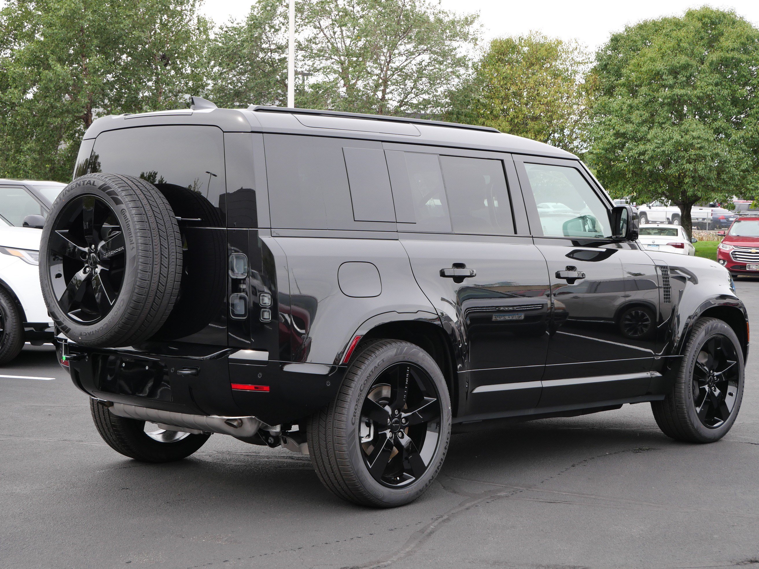 New 2026 Land Rover Defender 110 X-Dynamic SE AWD/4WD image 2