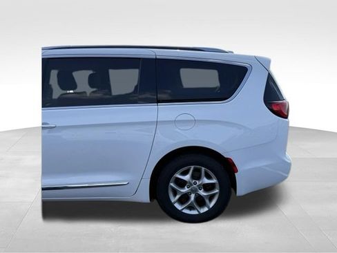 Used 2020 Chrysler Pacifica Limited FWD image 4