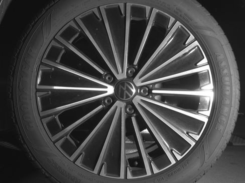 Used 2025 Volkswagen Taos SE image 14