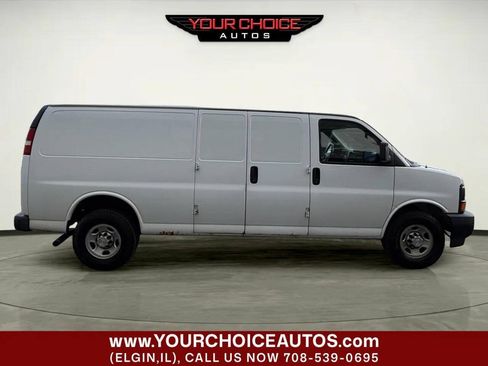 Used 2017 Chevrolet Express 2500 Extended RWD image 9