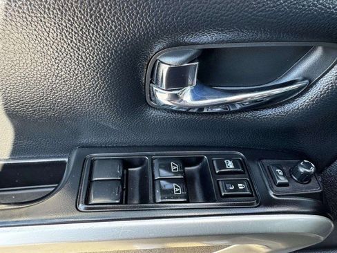 Used 2017 Nissan Titan SL image 21