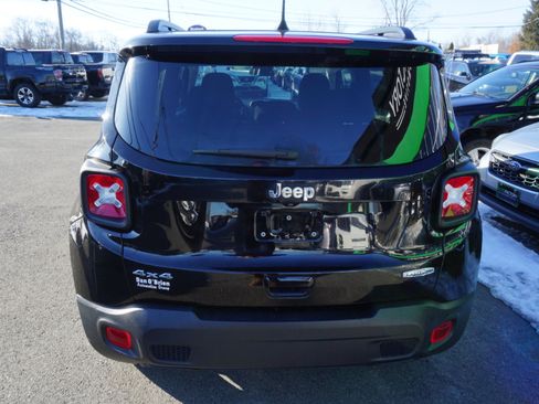 Used 2020 Jeep Renegade Latitude w/ Cold Weather Group image 5