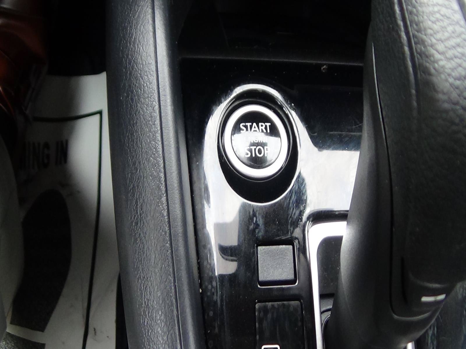 Used 2025 Nissan Versa SV FWD image 24