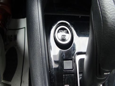 Used 2025 Nissan Versa SV FWD image 24