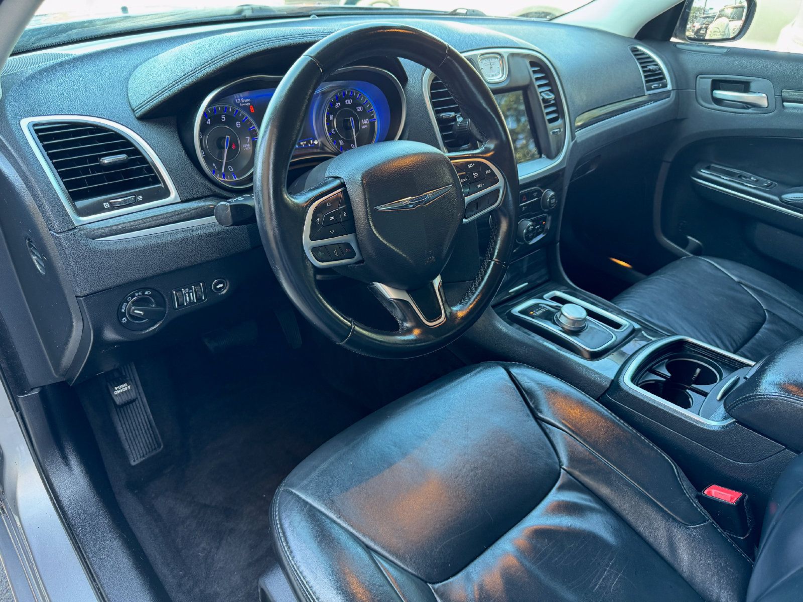 Used 2017 Chrysler 300 Limited AWD/4WD image 10