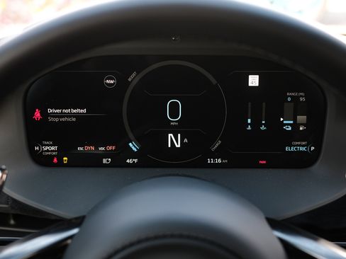 Used 2024 McLaren Artura image 23