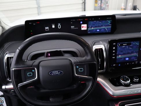 Certified 2025 Ford Expedition Max Platinum image 17