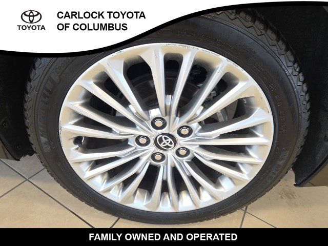 Used 2020 Toyota Avalon Limited w/ Advanced Safety Package FWD image 11