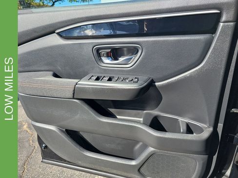 Used 2025 Honda Pilot Sport image 30