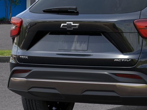 New 2026 Chevrolet Trax ACTIV w/ Sunroof Package FWD image 16