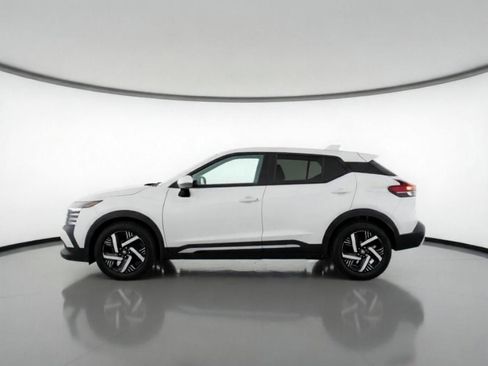 Used 2025 Nissan Kicks SV image 5