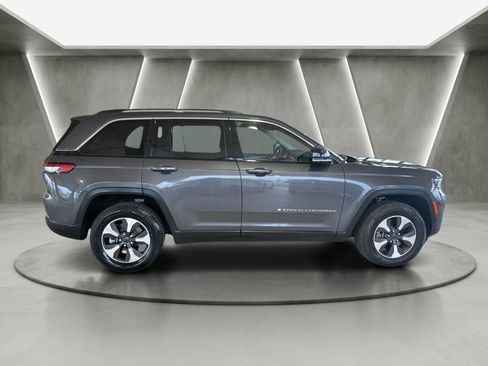 Used 2023 Jeep Grand Cherokee 4WD 4xe image 3