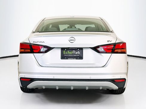 Used 2024 Nissan Altima 2.5 SV FWD image 7