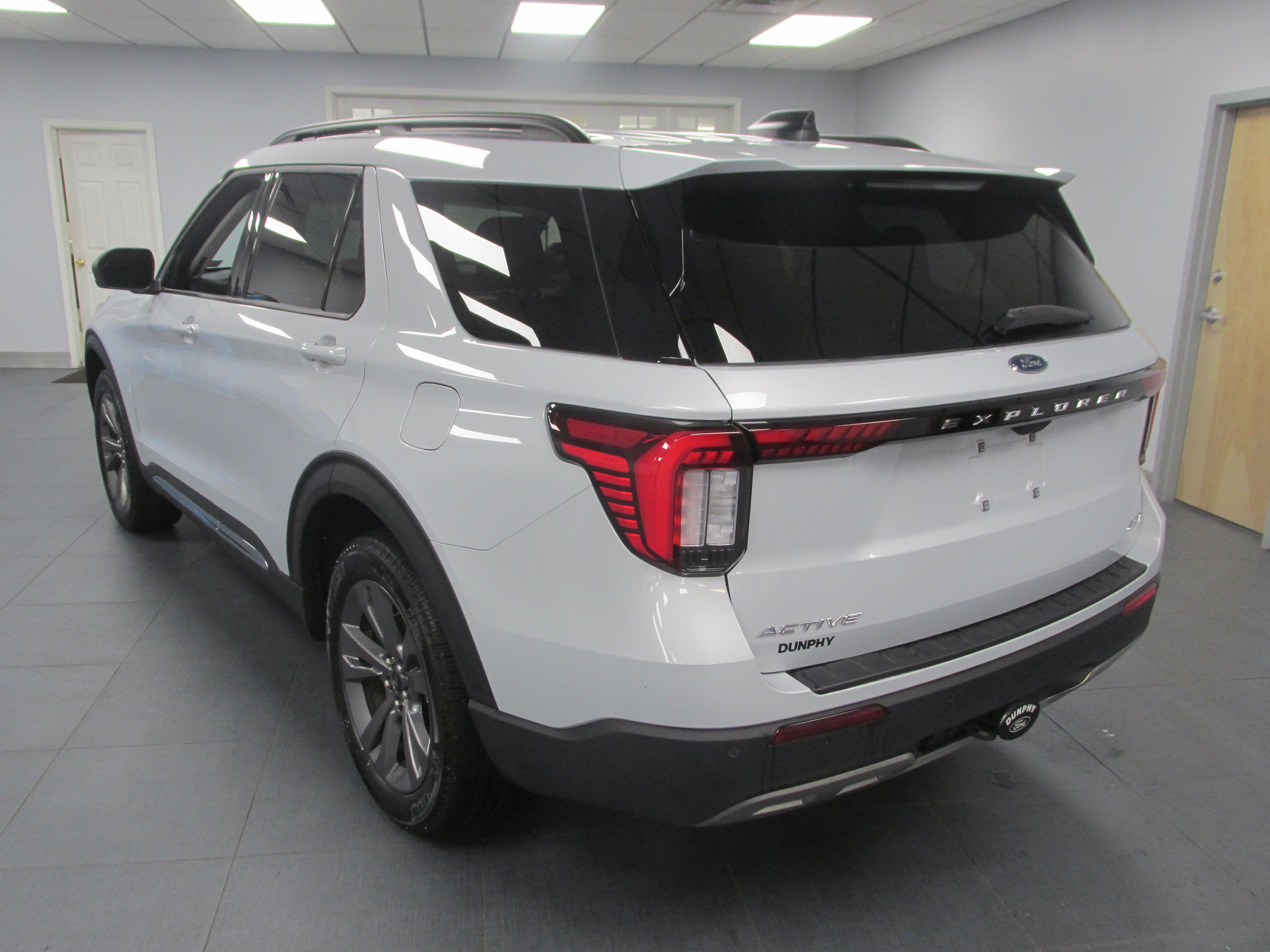 Used 2025 Ford Explorer Active w/ Active Comfort Package AWD/4WD image 7