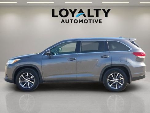 Used 2018 Toyota Highlander XLE image 2