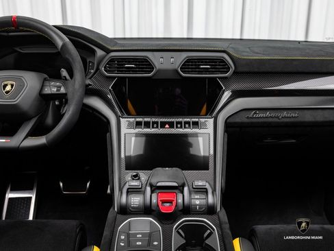 Used 2024 Lamborghini Urus Performante image 34