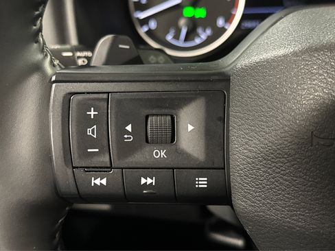 Used 2025 Nissan Rogue SV image 22