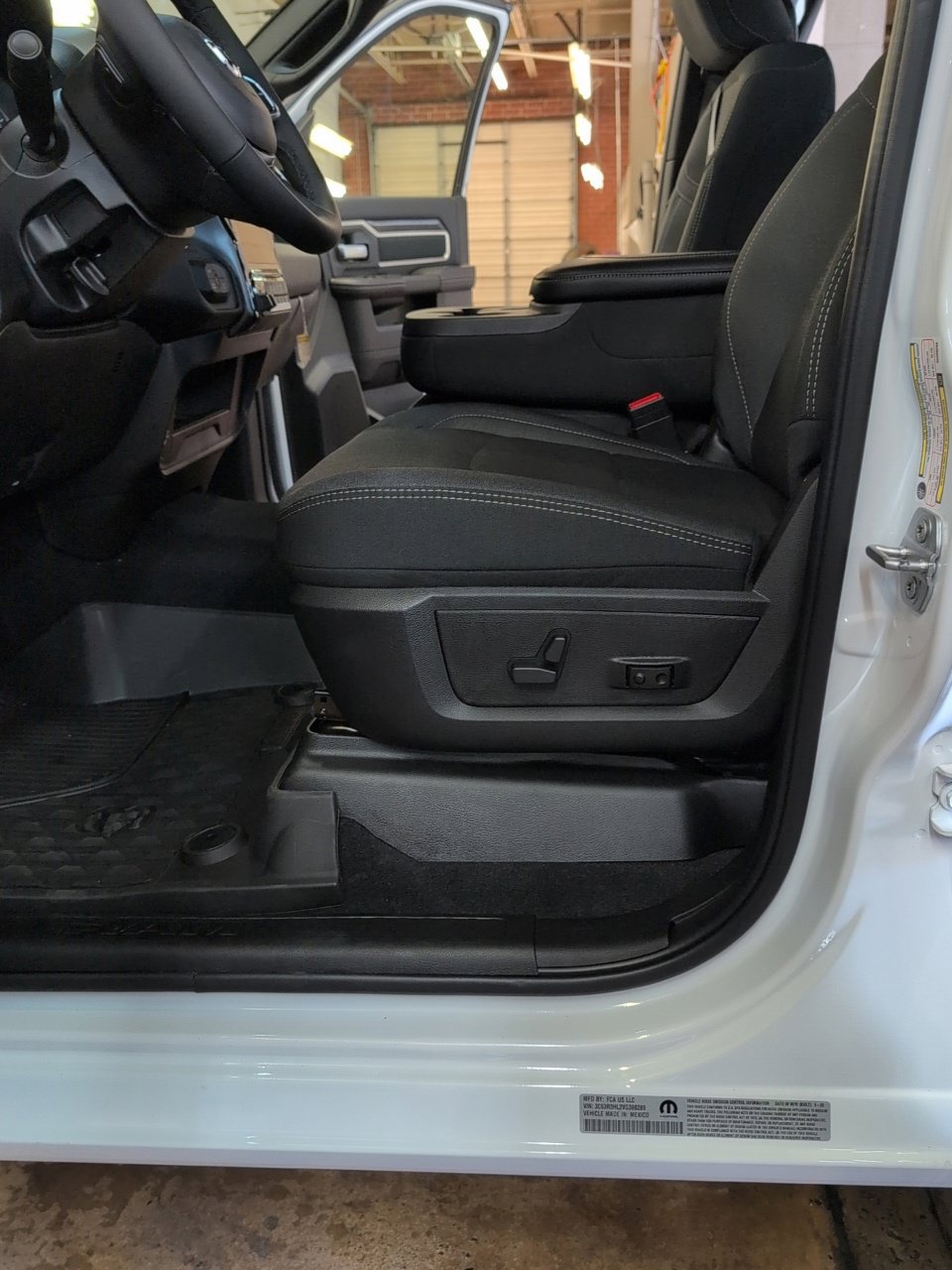 New 2027 RAM 3500 Big Horn AWD/4WD image 30