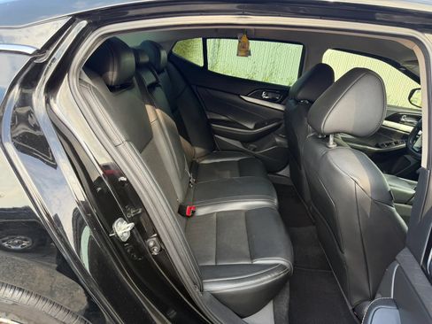 Used 2017 Nissan Maxima 3.5 SV FWD image 16