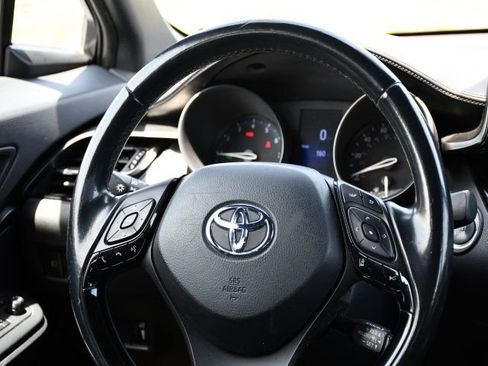 Used 2018 Toyota C-HR XLE FWD image 24