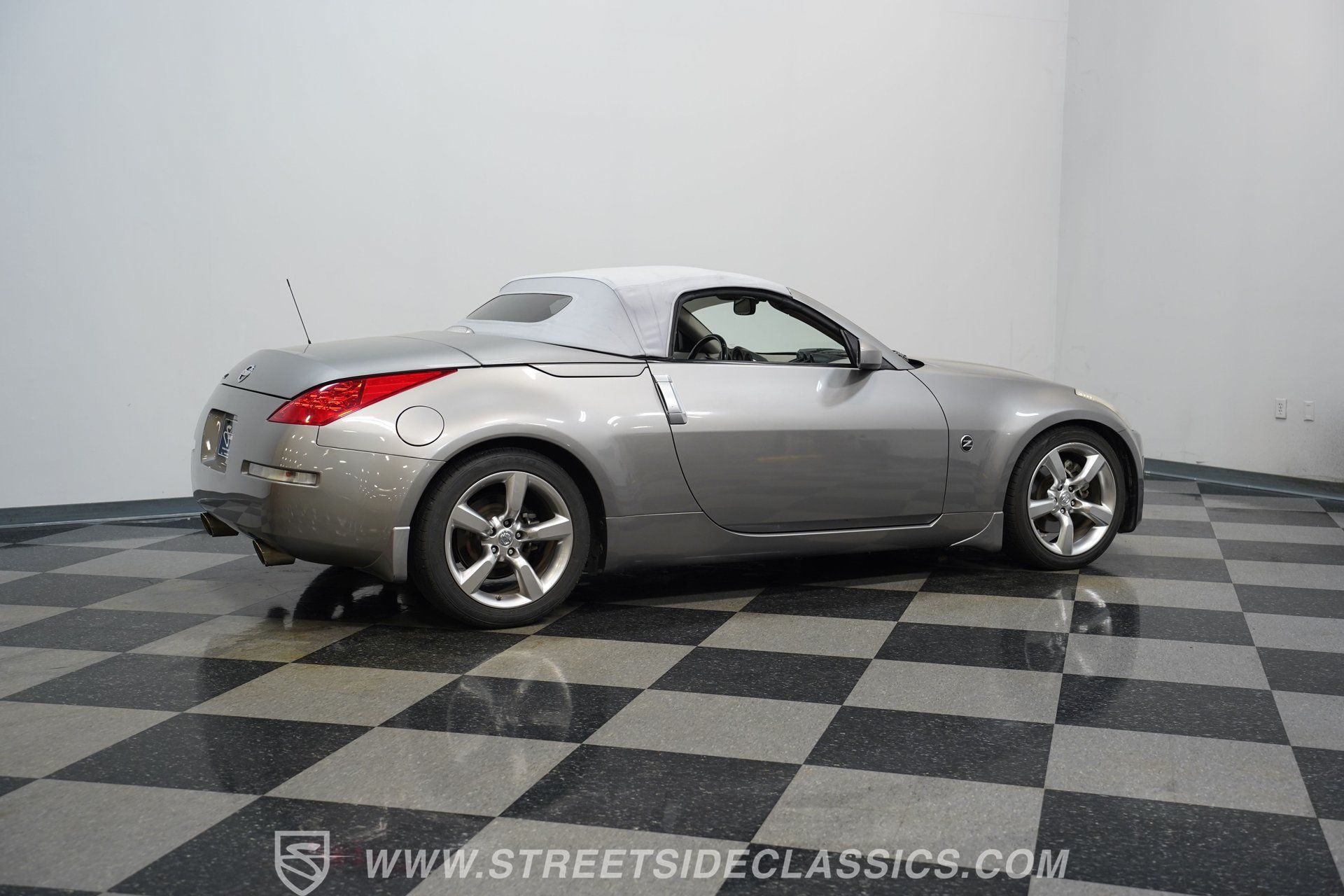 Used 2007 Nissan 350Z Touring RWD image 14