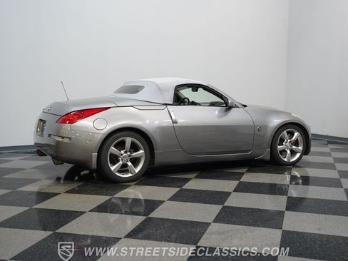 Used 2007 Nissan 350Z Touring RWD image 14