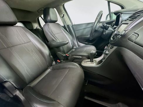 Used 2016 Chevrolet Trax LT w/ LT Sun and Sound Package image 28