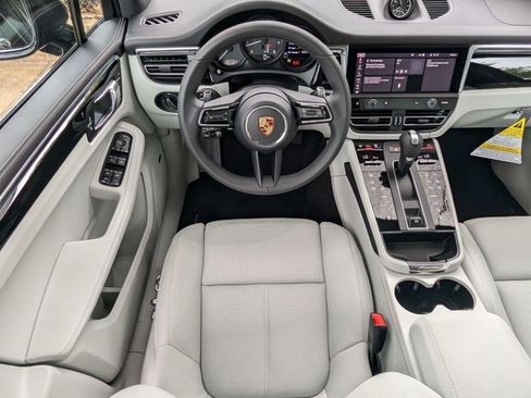 Certified 2025 Porsche Macan image 15