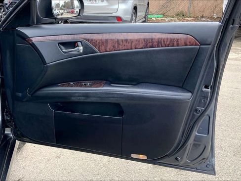 Used 2011 Toyota Avalon Limited image 21