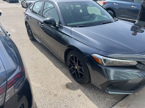 Used 2023 Honda Civic Sport image 2