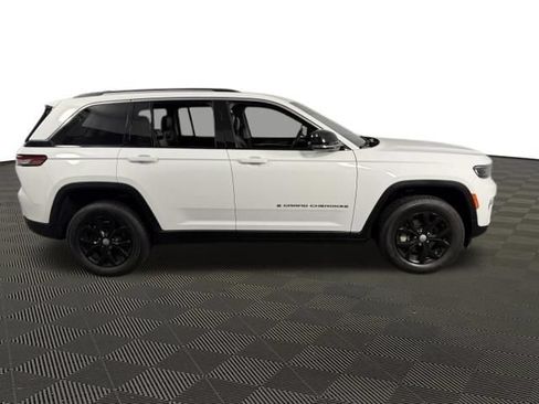 Used 2022 Jeep Grand Cherokee Limited AWD/4WD image 10