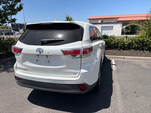 Used 2014 Toyota Highlander Plus FWD image 7