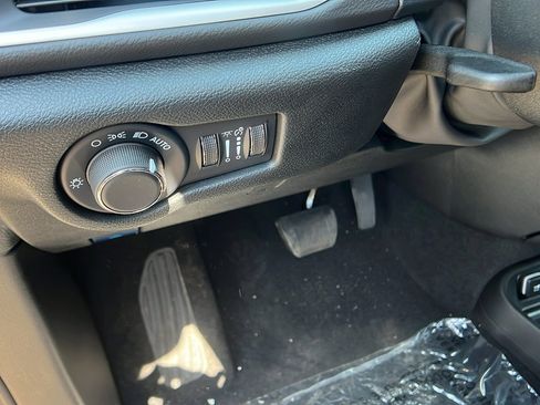 New 2026 Chrysler Voyager LX image 22